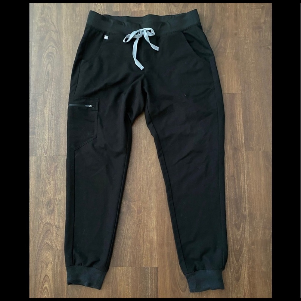 Figs women’s scrubs